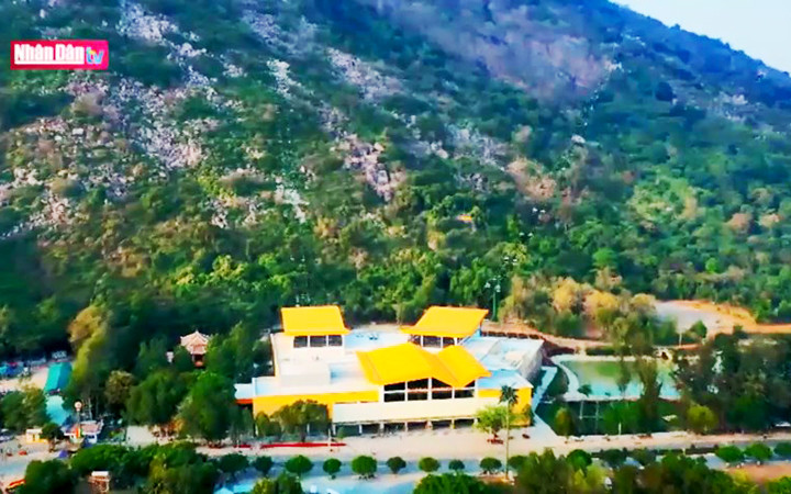 Núi Bà Đen