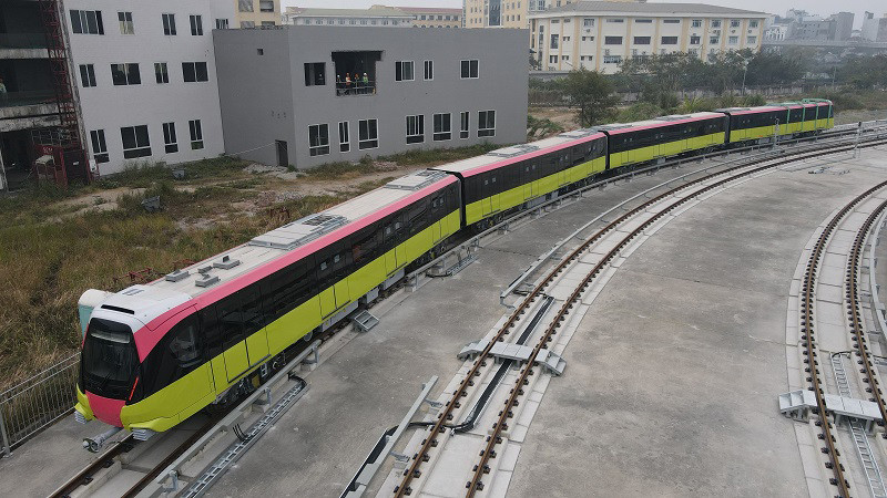 Tàu điện của tuyến đường sắt Nhổn - Ga Hà Nội đã chính thức lăn bánh chạy thử nghiệm.