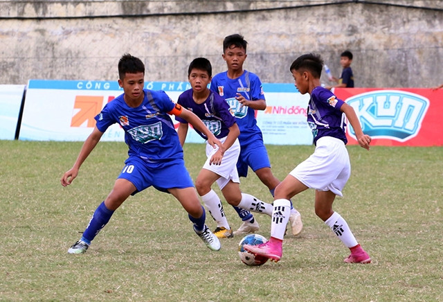 Sài Gòn FC (xanh sậm) - CLB Hà Nội (tím) - năm 2019.