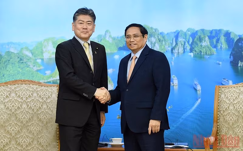 Thủ tướng Phạm Minh Chính và Bộ trưởng Tư pháp Nhật Bản Furukawa Yoshihisa. 