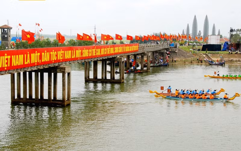 Cầu Hiền Lương-sông Bến Hải bắc qua vĩ tuyến 17 hôm nay.