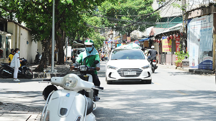 Người dân cần chủ động có các biện pháp phòng tránh hiện tượng nắng nóng kéo dài. Ảnh: NAM ANH