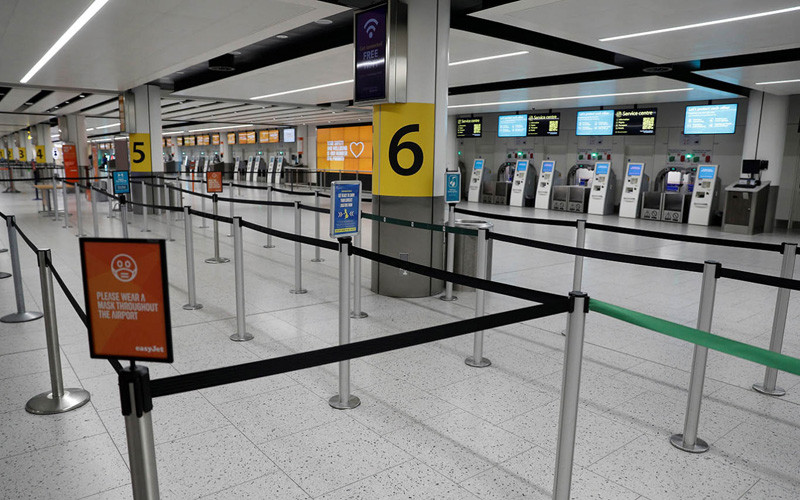 Sân bay Gatwick, Anh vắng bóng khách (Ảnh: REUTERS)