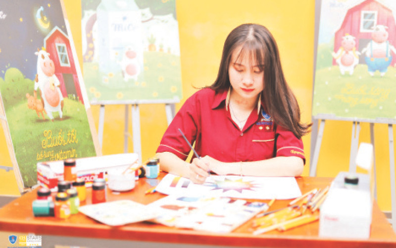 Để bảo đảm công tác phòng, chống dịch, Trường đại học Nguyễn Tất Thành đã điều chỉnh hình thức thi các môn năng khiếu. Trong ảnh: Sinh viên Trường đại học Nguyễn Tất Thành trong giờ thực hành môn vẽ.