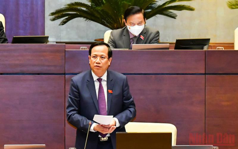 Bộ trưởng Lao động – Thương binh và Xã hội Đào Ngọc Dung phát biểu giải trình sau phiên thảo luận trực tuyến ngày 27/10.