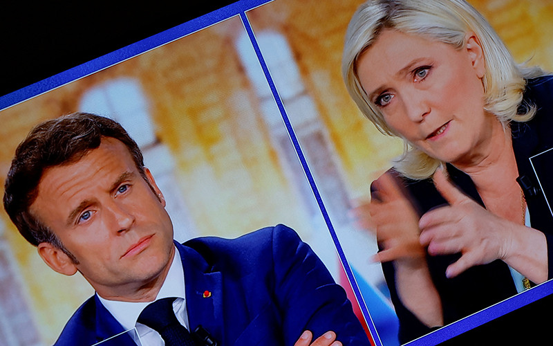 Hình ảnh cử tri Pháp bỏ phiếu bầu Tổng thống