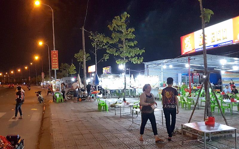 Hàng quán vĩa hè Cà Mau được phép hoạt động lại từ 00 giờ ngày 10-6. 