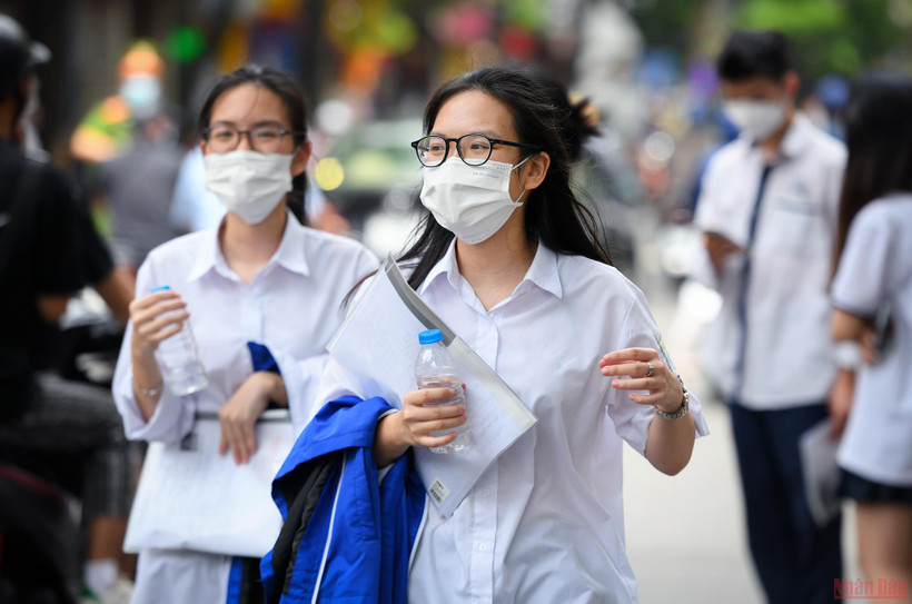 Ảnh: Thí sinh Hà Nội hoàn thành môn thi đầu tiên Ngữ văn