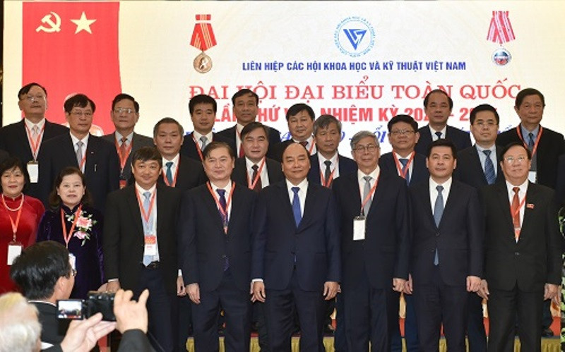 Thủ tướng và Ban Chấp hành Hội liên hiệp các Hội khoa học và Kỹ thuật Việt Nam khóa VIII.
