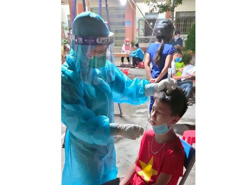 70 học sinh Trường Tiểu học Quyết Tiến ,TP Lai Châu, F2 của bệnh nhân 3758 được lấy mẫu xét nghiệm ngay trong đêm 14-5 và đều cho kết quả âm tính.