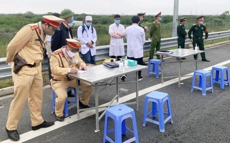 Công an Hà Nội hướng dẫn các bước để người dân đi qua các chốt kiểm dịch vào Thủ đô