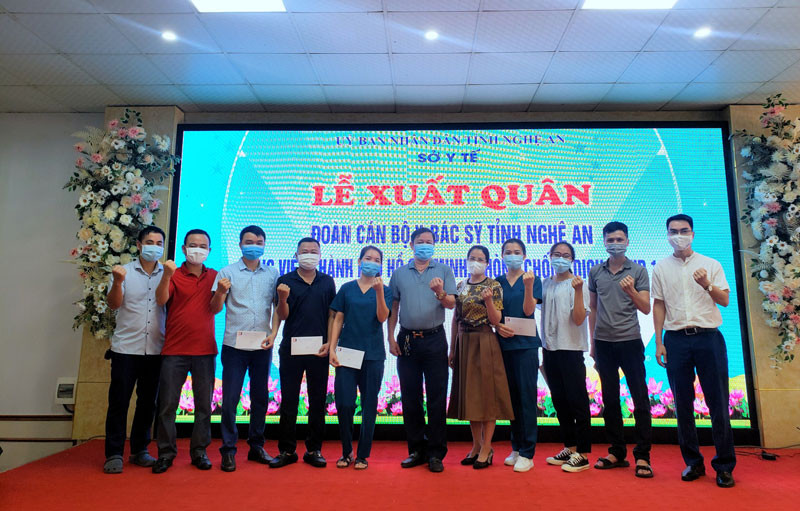 Lễ xuất quân của đoàn công tác tỉnh Nghệ An tăng cường cho TP Hồ Chí Minh phòng chống dịch Covid-19.