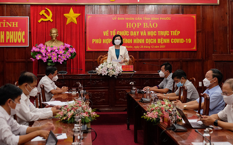 Phó Chủ tịch UBND tỉnh Bình Phước Trần Tuyết Minh chủ trì họp báo cung cấp thông tin cho báo chí.