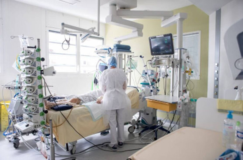 Chăm sóc bệnh nhân nhiễm Covid tại bệnh viện ở Pháp. (Ảnh: Ouest-france)