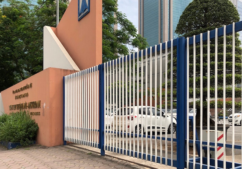 Trường THPT chuyên Hà Nội - Ámterdam.