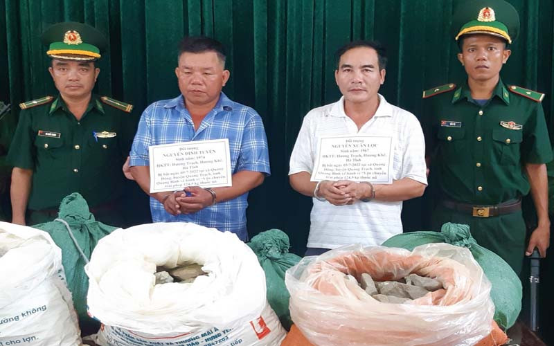 Các đối tượng cùng tang vật bị bắt giữ.