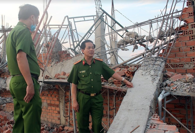 Lãnh đạo Công an tỉnh Đồng Nai chỉ đạo khám nghiệm hiện trường.