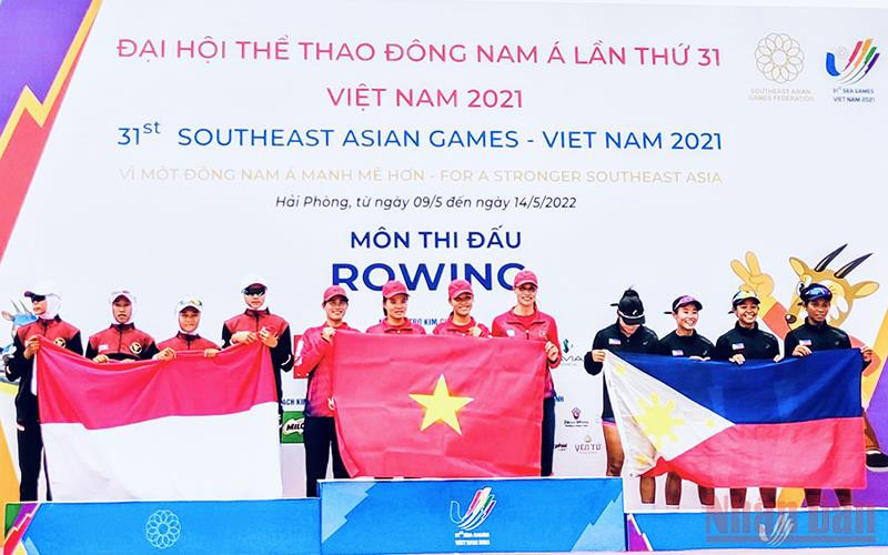 Đội tuyển rowing nữ Việt Nam xuất sắc giành Huy chương Vàng ở nội dung thuyền 4 nữ hạng nhẹ 2 mái chèo.