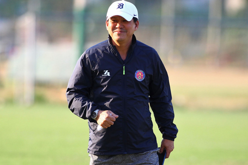 Với mùa giải thành công của Sài Gòn FC, ông Vũ Tiến Thành đã phá vỡ tiền lệ V-League khi trở thành vị HLV trưởng đầu tiên kiêm Chủ tịch của một CLB. 