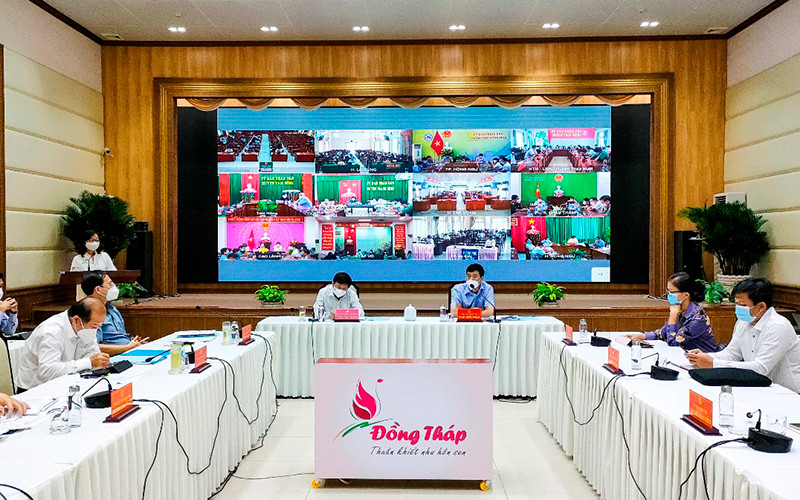  Giám đốc Sở Giáo dục và Đào tạo Đồng Tháp phát biểu tại phiên họp UBND tỉnh thường kỳ tháng 9 và 9 tháng đầu năm.