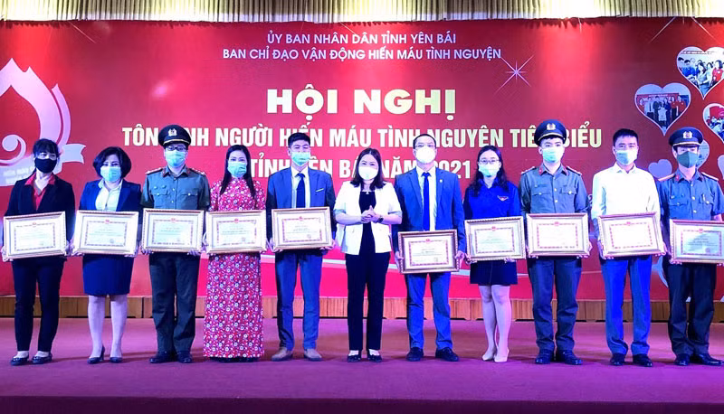 Yên Bái tôn vinh hơn 100 tập thể, cá nhân hiến máu tình nguyện tiêu biểu