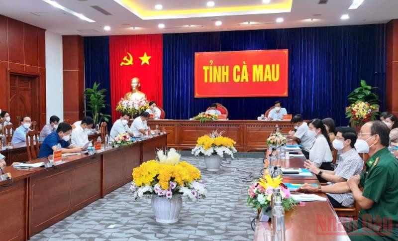 Ban Chỉ đạo phòng, chống dịch tỉnh Cà Mau họp bàn phương án nới lỏng giãn cách theo Chỉ thị 19 của Chính phủ.