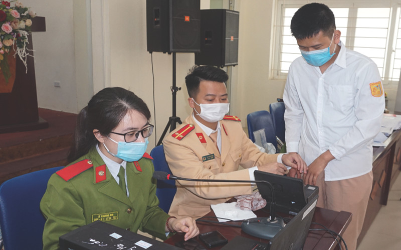 Việc thống nhất Cơ sở dữ liệu quốc gia về dân cư, Cơ sở dữ liệu quốc gia về căn cước công dân theo quy định của Luật Căn cước công dân đã bị chậm hơn một năm. Ảnh: Diên Khánh 