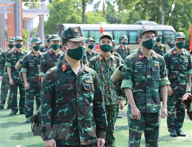 Lực lượng quân y gồm các bác sỹ, y tá, điều dưỡng thuộc Học viên Quân y, Bệnh viện Quân y 103 và Viện Quân y 7 (Quân khu 3) lên đường làm nhiệm vụ tại Thành phố Hồ Chí Minh và tỉnh Bình Dương. (Ảnh: Trọng Đức/TTXVN)