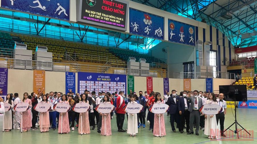 Toàn cảnh lễ khai mạc.