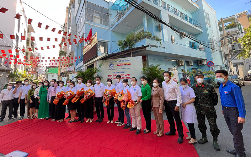 Ra mắt các đội hình chăm sóc sức khỏe cho người dân.