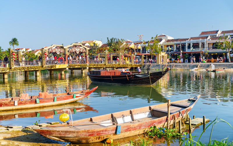 Hội An luôn là điểm đến hấp dẫn bởi nét cổ kính, thơ mộng, những cung đường thân thiện với người đi bộ. 