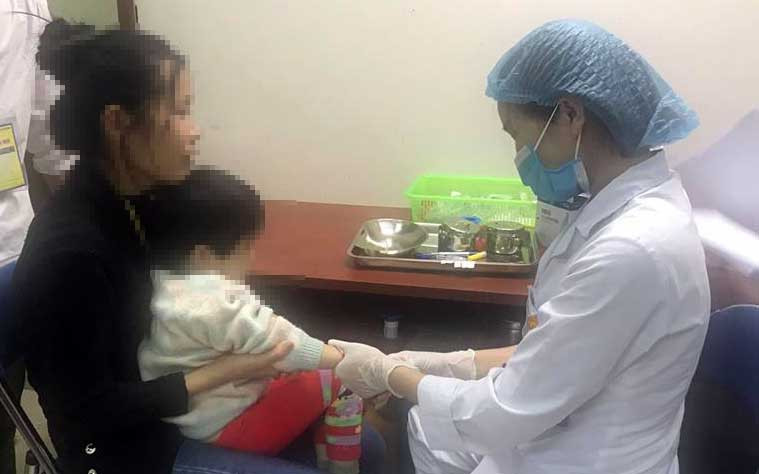 Những em bé mắc bệnh thalassemia sẽ phải gắn bó với viện cả đời. 