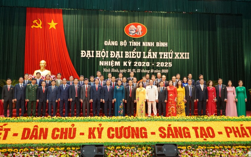 Ra mắt Ban Chấp hành Đảng bộ tỉnh Ninh Bình khóa 22, nhiệm kỳ 2020-2025.