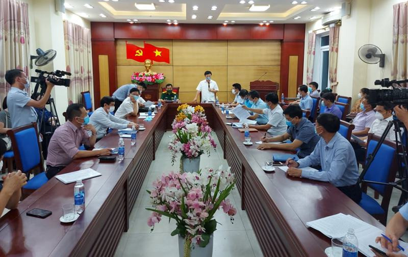 Ban Chỉ đạo phòng, chống dịch Covid-19 Nghệ An họp khẩn, triển khai công tác phòng, chống dịch, khi trên địa bàn xuất hiện ca Covid-19 đầu tiên trong cộng đồng. 