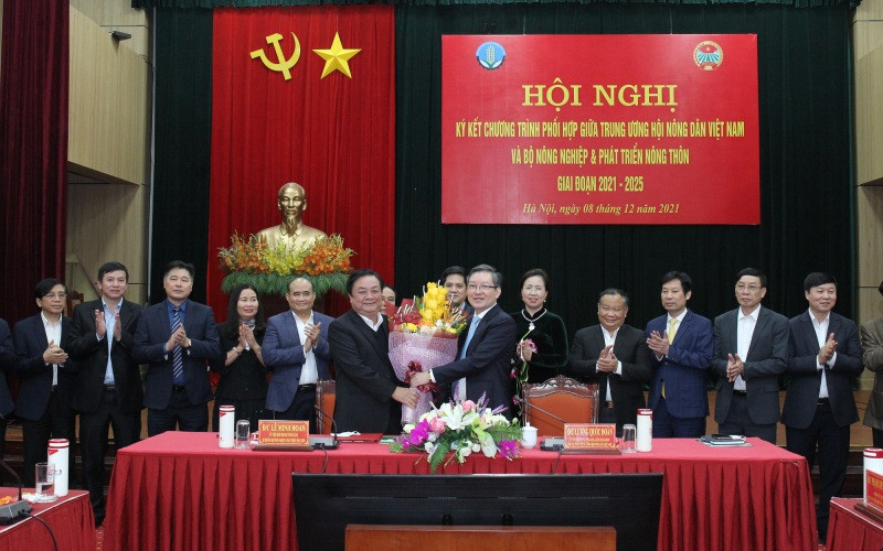 Hội nghị ký kết chương trình phối hợp với 5 chương trình lớn, hướng đến mục tiêu chung tạo dựng hình ảnh người nông dân thế hệ mới.