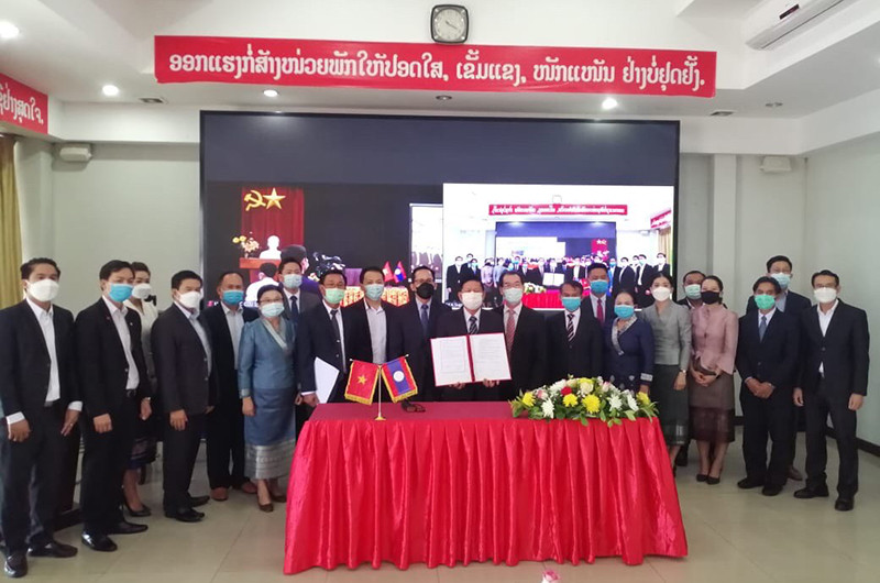 Các đại biểu tại buổi lễ.