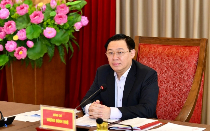 Đồng chí Vương Đình Huệ, Uỷ viên Bộ Chính trị, Bí thư Thành uỷ phát biểu ý kiến tại buổi làm việc.