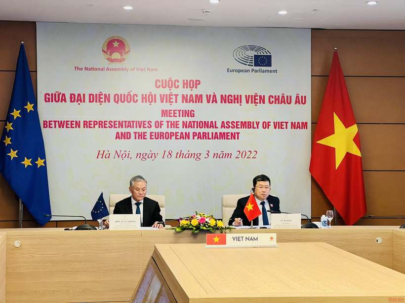 Quang cảnh cuộc họp.