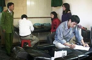 TT-Huế: Xoá bốn tụ điểm mại dâm trá hình “cắt tóc nam nữ”