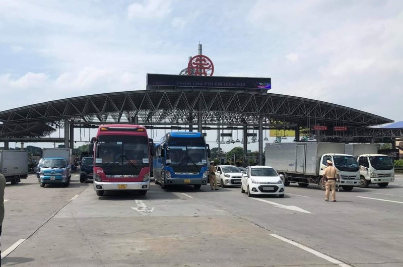 Chốt kiểm soát phương tiện tại nút Pháp Vân – Cầu Giẽ, cửa ngõ phía nam Thủ đô Hà Nội.