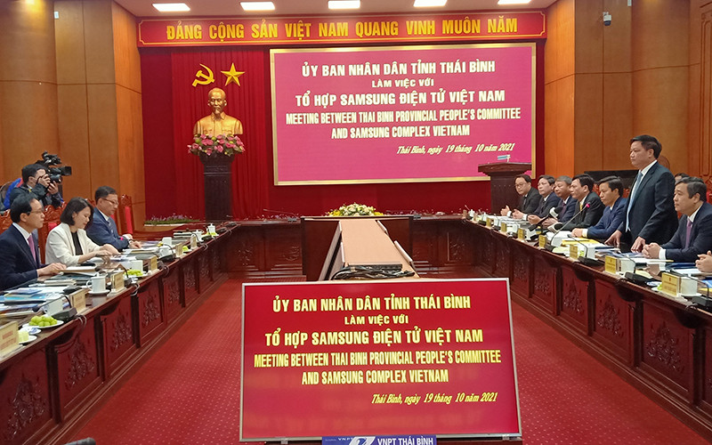 Quang cảnh buổi làm việc.