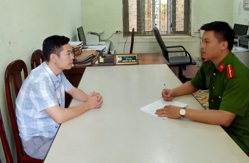 Hoàng Anh Tuấn tại cơ quan cảnh sát điều tra.