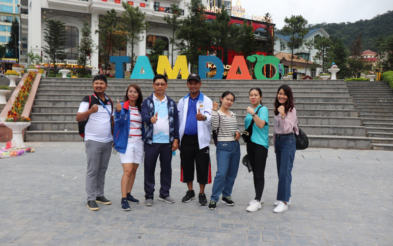 Đoàn vận động viên, huấn luyện viên tham gia SEA Games 31 tới thăm Tam Đảo, Vĩnh Phúc. (Ảnh: Trung tâm Thông tin Xúc tiến du lịch Vĩnh Phúc) 