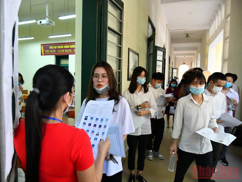 Tại Kỳ thi tốt nghiệp trung học phổ thông năm 2021. Ảnh: THUỶ NGUYÊN