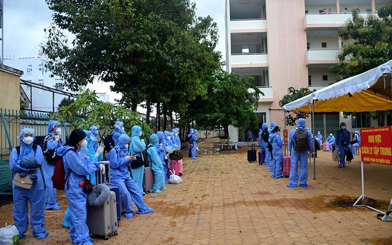 Trường THPT chuyên Trần Hưng Đạo, TP Phan Thiết (Bình Thuận) được trưng dụng làm khu cách ly tập trung cho người từ vùng dịch trở về địa phương. 