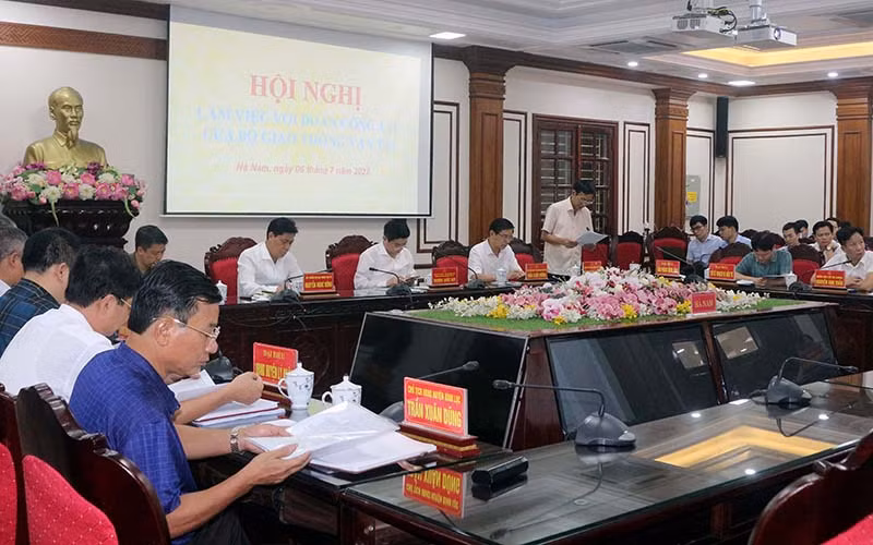 Toàn cảnh buổi làm việc giữa Bộ Giao thông vận tải và tỉnh Hà Nam.