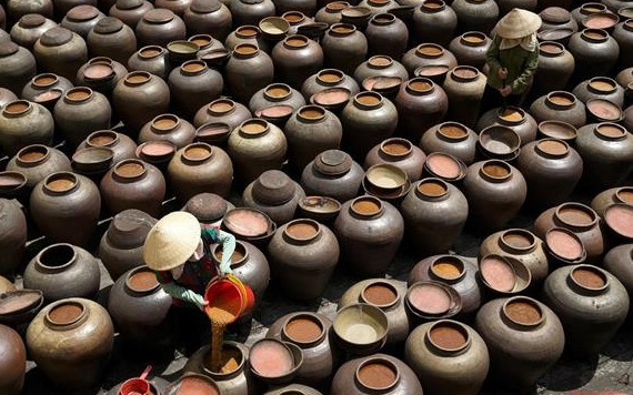 Ngày nay có rất nhiều địa phương sản xuất tương, nhưng ngon nhất vẫn phải kể đến tương Bần thuộc thị trấn Bần Yên Nhân, huyện Mỹ Hào, tỉnh Hưng Yên.