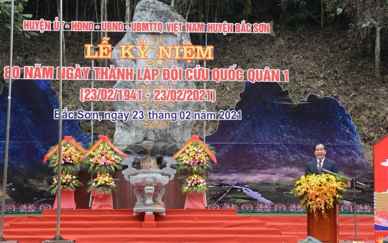 Đồng chí Dương Xuân Huyên, Phó Chủ tịch UBND tỉnh Lạng Sơn phát biểu ôn lại truyền thống lịch sử, vẻ vang của Đội Cứu quốc quân 1.