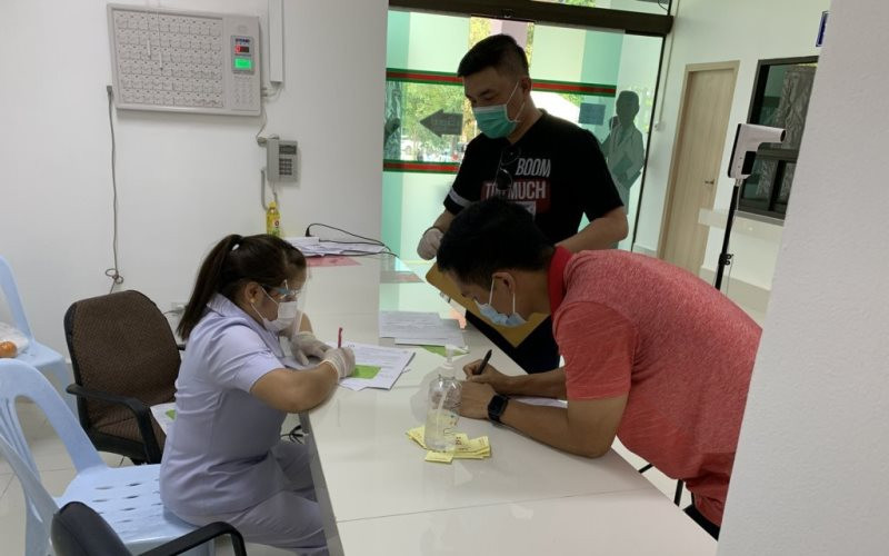 Lào chuẩn bị đẩy mạnh tiêm vaccine phòng Covid-19 cho người dân sau khi nhận được viện trợ vaccine và nhiều trang thiết bị y tế của các nước và tổ chức.