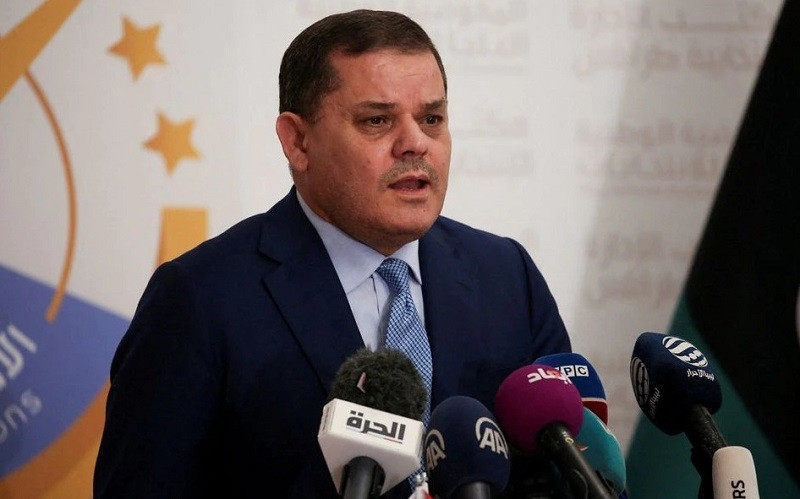 Thủ tướng Libya Abdulhamid al-Dbeibah phát biểu sau khi nộp hồ sơ ứng cử cho cuộc bầu cử tổng thống tại trụ sở Ủy ban bầu cử ở Tripoli, Libya, ngày 21/11/2021. (Ảnh: REUTERS)